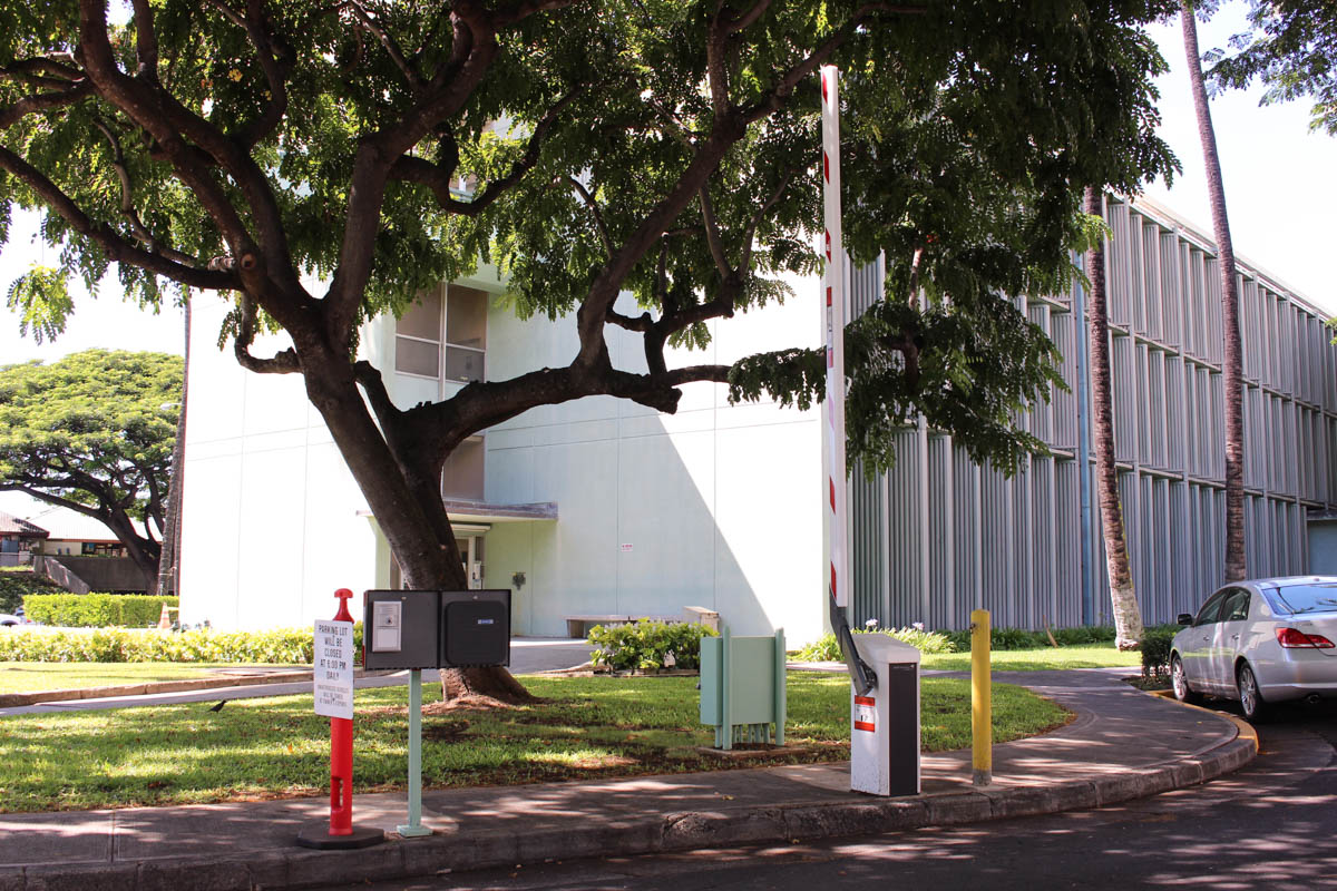 bws parking lot arm at lisbon street